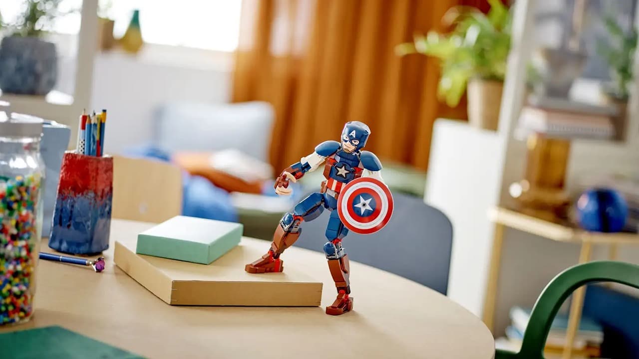 Конструктор — сборная фигурка Капитана Америки LEGO Marvel (#76258) — фото 6