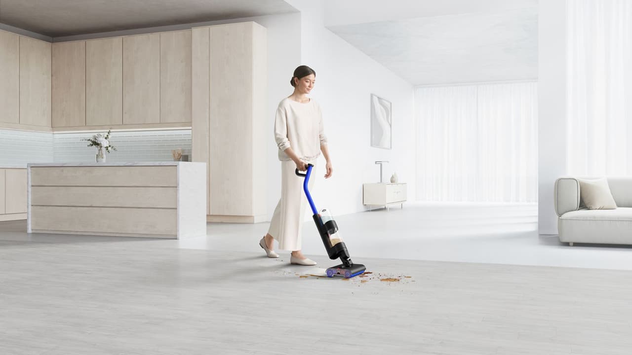 Беспроводной вертикальный моющий пылесос Dyson WashG1 (WR01) (Ultra Blue/Matte Black) (2024) — фото 6