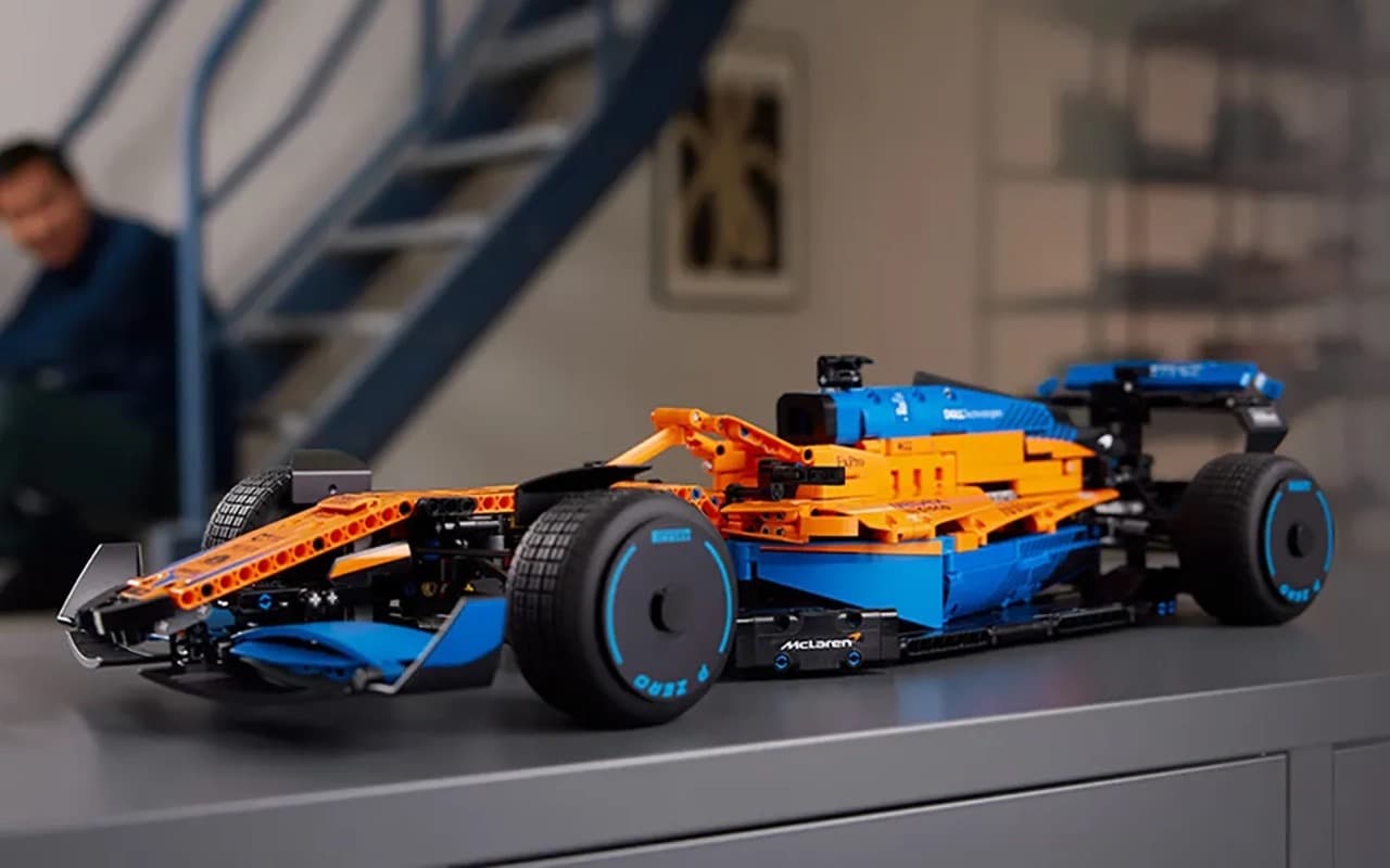 Конструктор — гоночный автомобиль McLaren Formula 1 LEGO Technic (#42141) — фото 4