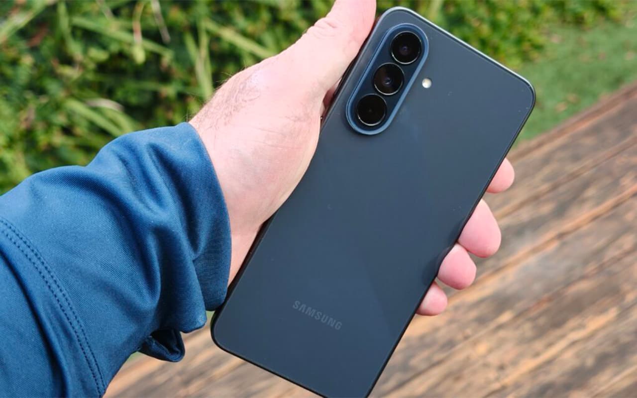 Смартфон Samsung Galaxy A37 5G 8 ГБ + 128 ГБ (Зелёный | Awesome Graygreen) — фото 3