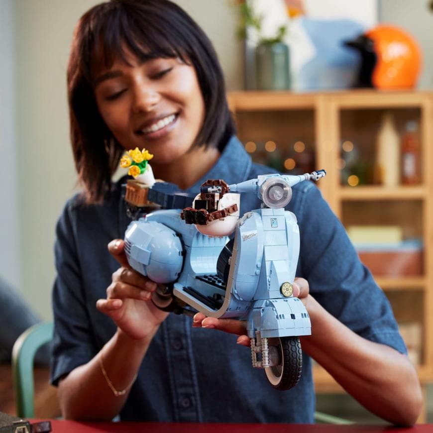 Мотороллер Vespa 125 LEGO Icons (#10298) — фото 6